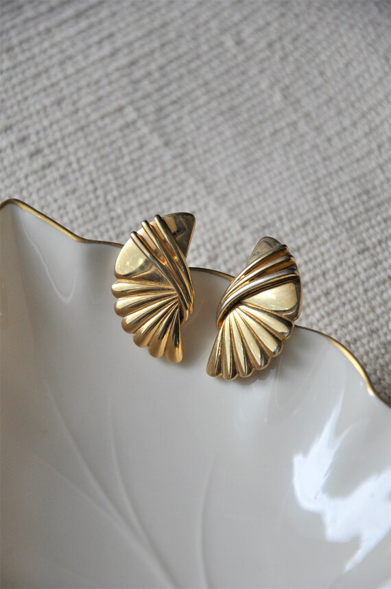 80s gold wings earrings / sculptural open fan earr