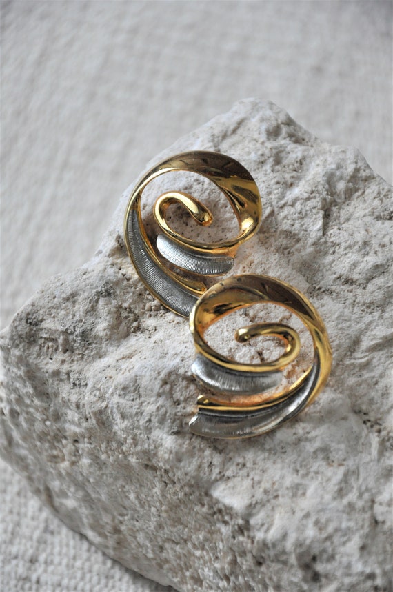 two tone spiral earrings / gold sculptural earring