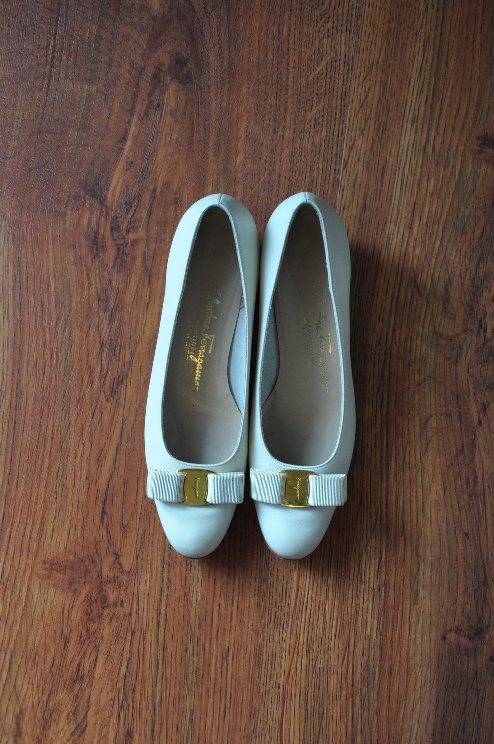 ferragamo vara pumps / ivory leather ballet shoes / classic bow slip on flats 9