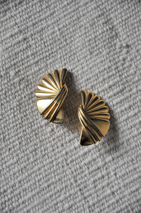 80s gold wings earrings / sculptural open fan ear… - image 5