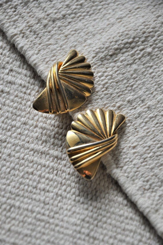 80s gold wings earrings / sculptural open fan ear… - image 7