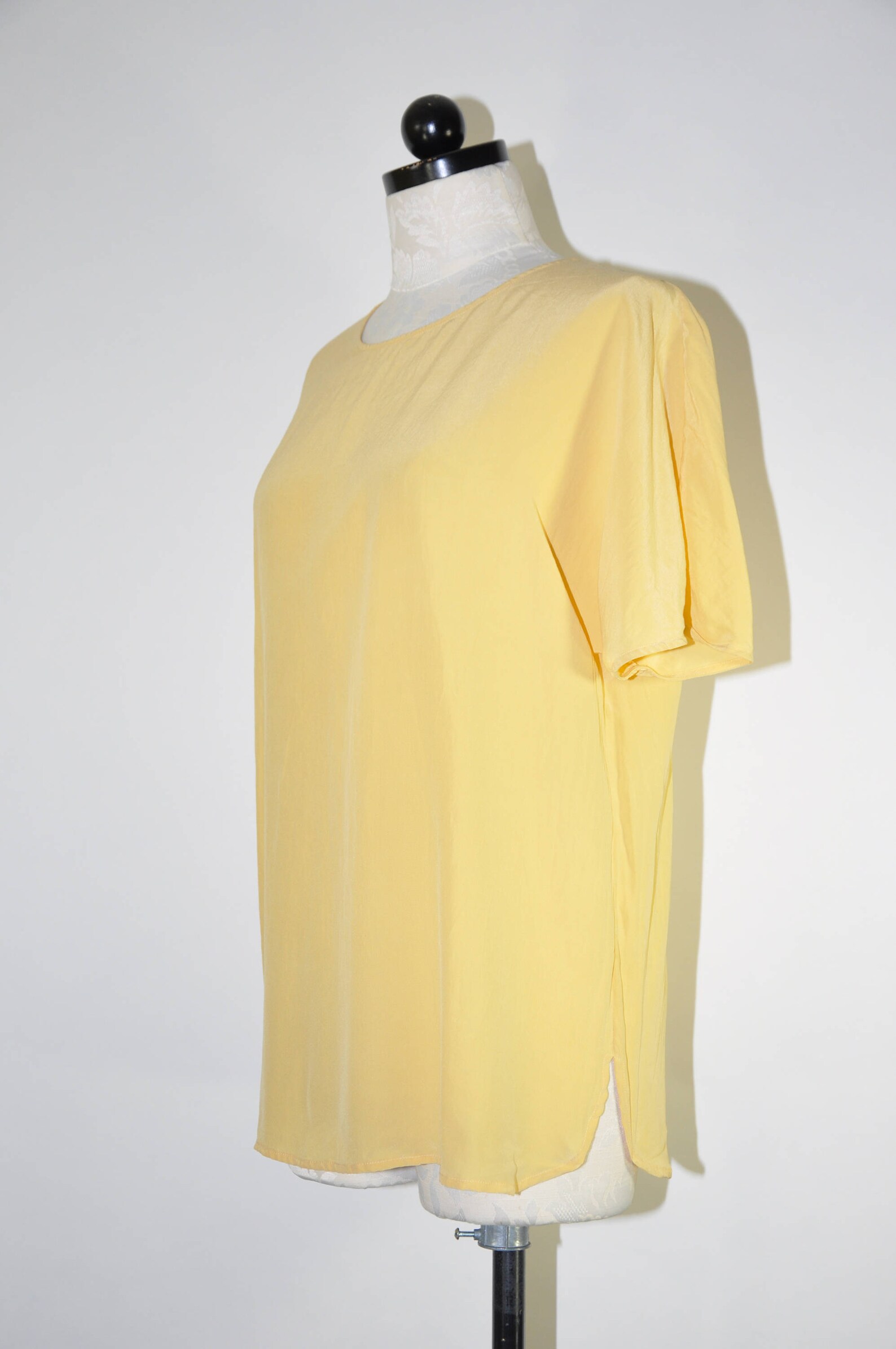 90s butter silk blouse / pale yellow silk tee shirt / | Etsy