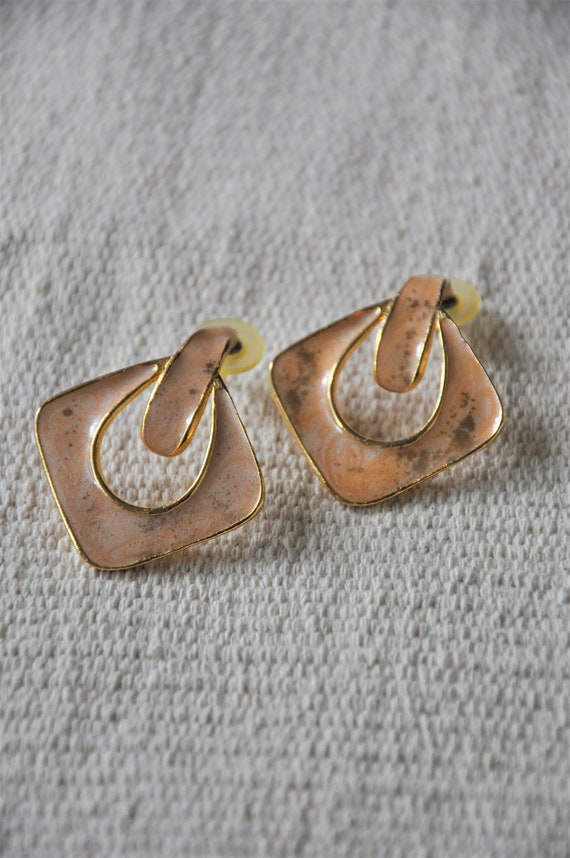 shimmery gold square earrings / sculptural doorkn… - image 10
