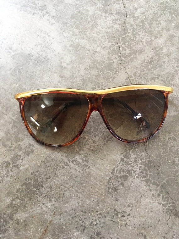Beautiful Vintage Brown Tortoise Shell with Gold B