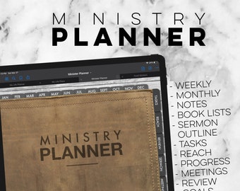Könnte beinhalten: Ein brauner, ledergebundener Planer mit dem Text "MINISTRY PLANNER" auf dem Einband. Der Planer hat Registerkarten für jeden Monat des Jahres sowie Registerkarten für Aufgaben, Reichweite, Überprüfung, Predigt, Meetings und Ziele.