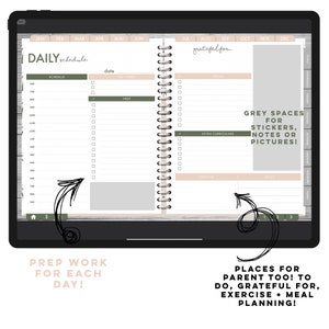 Op de afbeelding: Een dagelijkse planner met een grijs en wit ontwerp. De planner heeft secties voor planning, takenlijsten, buitenschoolse activiteiten, lichaamsbeweging, maaltijden en notities. De planner heeft ook ruimte voor stickers, notities of afbeeldingen.