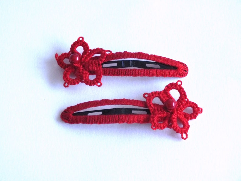 Set of Two Red Flower Tatted Hair Clips, Red Tatting Hair Clips, Set of Two Red Tatted Snap Clips, Tatted Red Flower Hair Pins, Gift Idea image 3