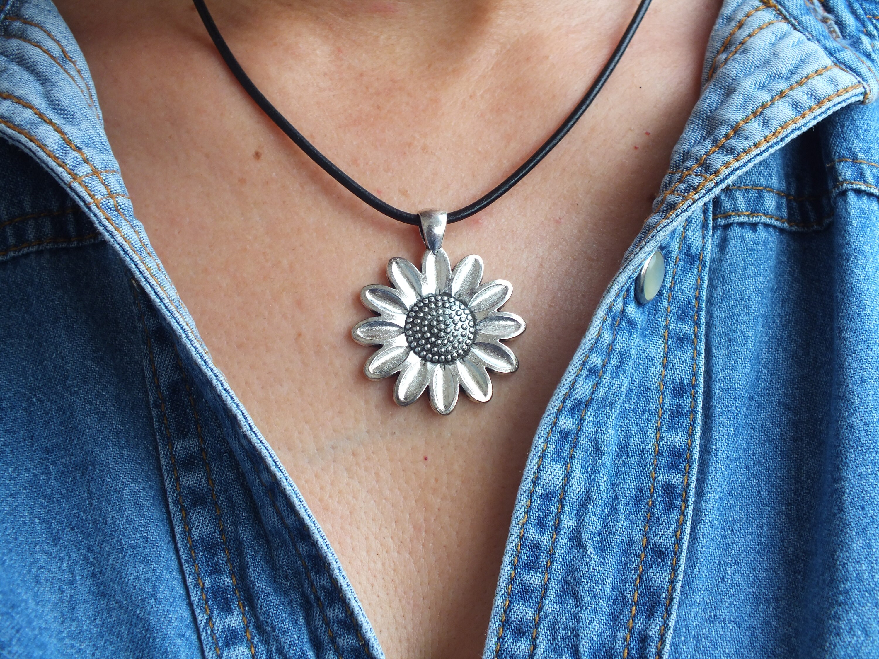 Daisy Necklace Flower Necklace Floral Jewelry Leather Daisy Etsy