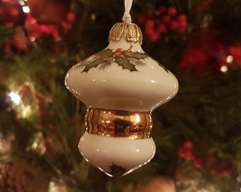 Small Delicate 'Holly' Ornament