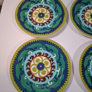 ANTHROPOLOGIE Folk Art Green Blue Artisan Designed Plate 8" #15586962 Qty 4 Ret bild 2