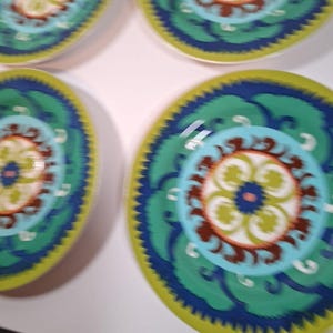 ANTHROPOLOGIE Folk Art Green Blue Artisan Designed Plate 8" #15586962 Qty 4 Ret bild 4