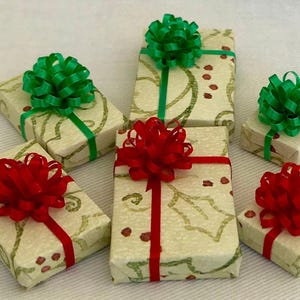 Christmas Holly Packages / Red