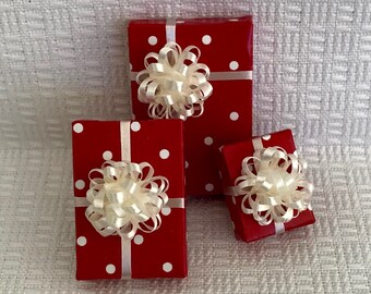 Lipstick Red w White Dots Packages