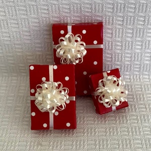 Lipstick Red w White Dots Packages