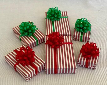 Red n White Pinstripe Packages w Green or Red Bows
