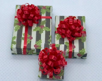 Stripes n Holly Gifts / Red