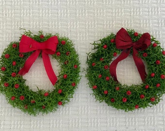Holiday Wreath in Two shades of Red