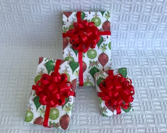 Ornament Gift Packages / white background