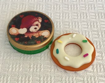 FABULOUS Dollhouse Miniature Round Snowman Christmas Themed Cookie Tin #RCKT1