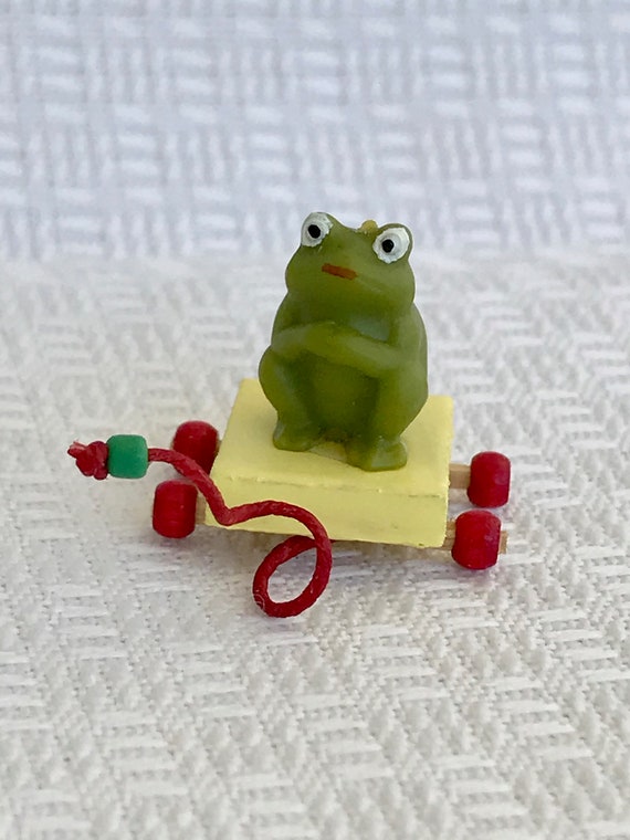frog pull toy