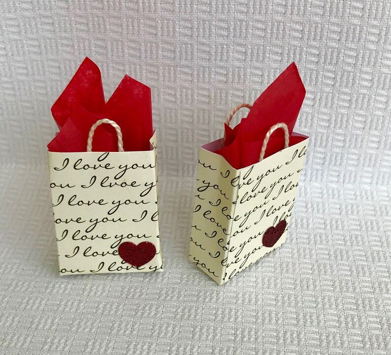 Red Glitter Heart Miniature Gift Bag image 4