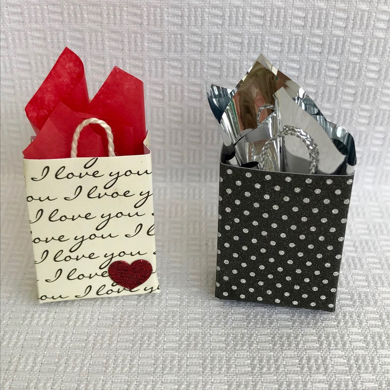 Red Glitter Heart Miniature Gift Bag image 2