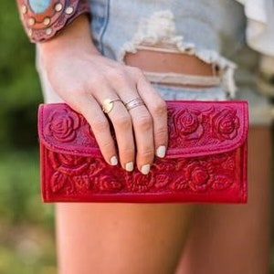 Cartera de cuero rojo, rosas, cuero con herramientas, rosa roja, cartera rosa