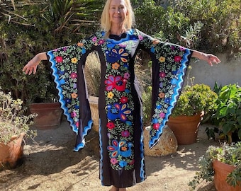 Beautiful Long dress, Butterfly sleeves, Fitted, Maxi Dress, Peacocks, Flowers, Printed dress, Medium, Bell sleeves