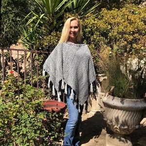 Poncho top, Knit Poncho,Black,White ,Knit ,Fringed,Large,XL