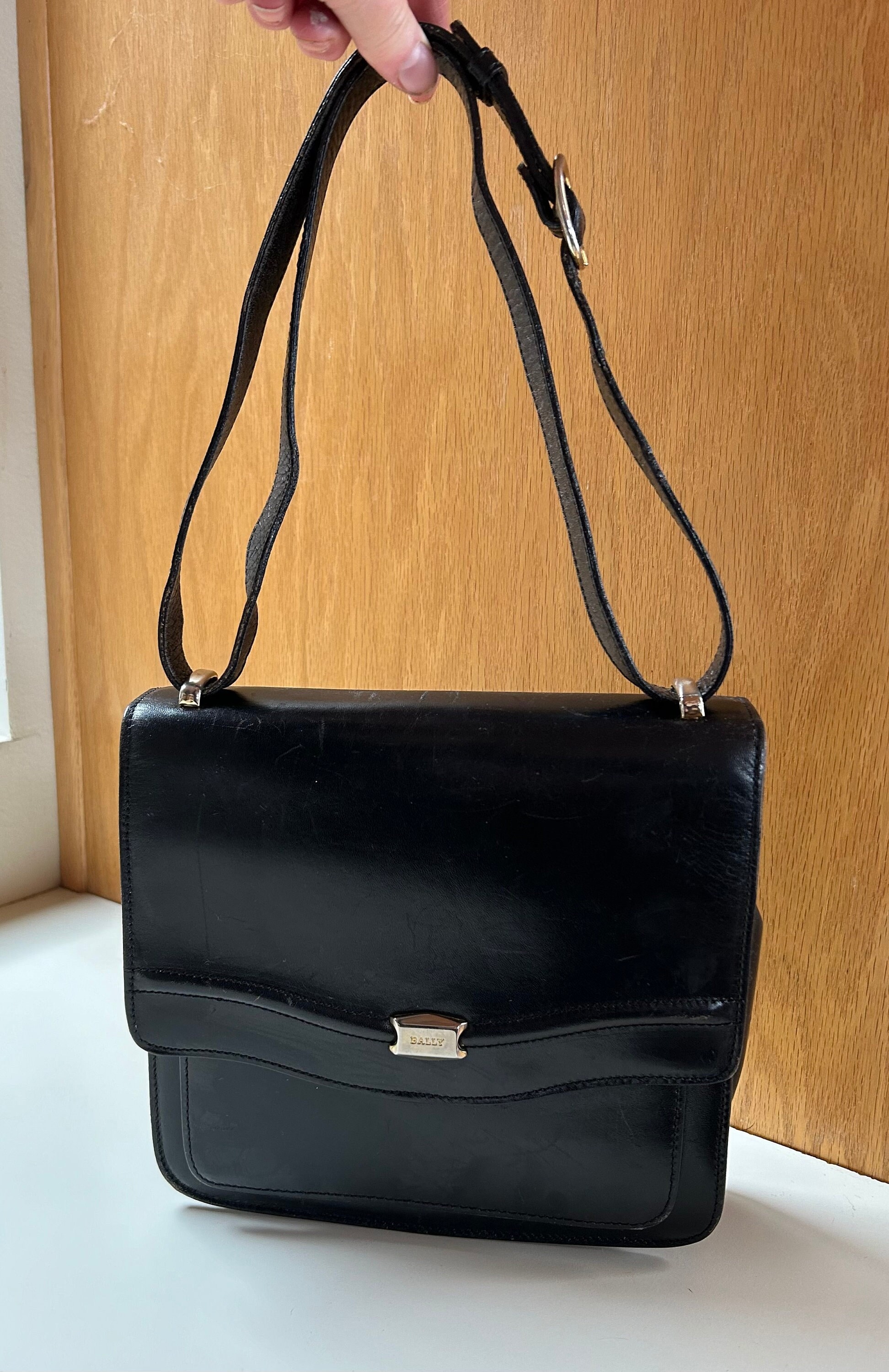 Bally leather messenger bag outlet