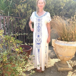 Long embroidered dress, White dress, long, large, Blue embroidery, Caftan