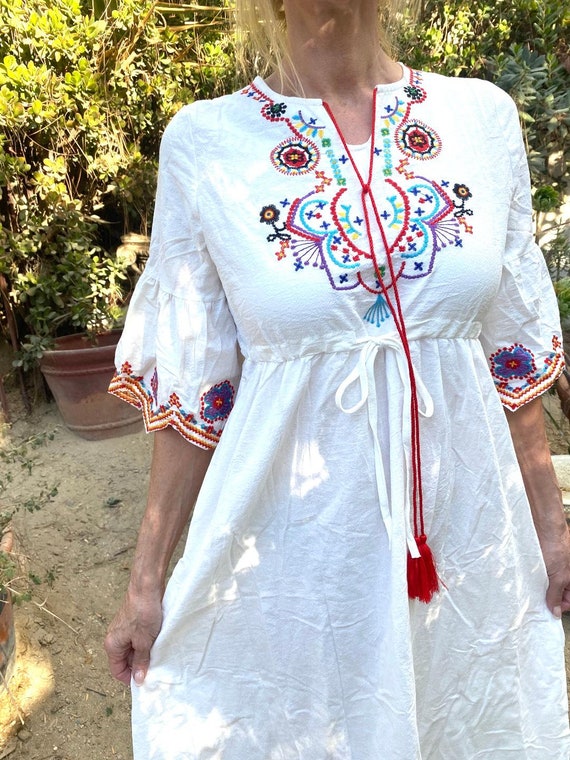 White Embroidered cotton dress, Small, embroidere… - image 3