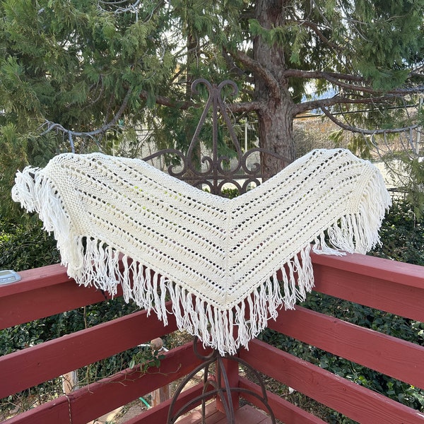 Vintage off White knit shawl, wrap, fringed,Large shawl