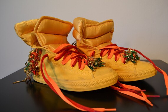 Converse yellow size 3 top