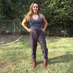 Stora skidbyxor, bruna, små rosa rosor, med fotöglor, Belf