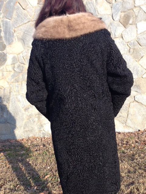 Manteau Vintage En Astrakan Noir - Taille 40/42, Mi-long, Fourrure & Satin - Très Bon État