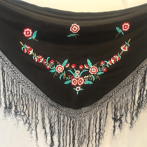 Vintage Embroidered shawl, extra long fringe, piano scarf, black, red, green, Black fringed Shawl, vintage