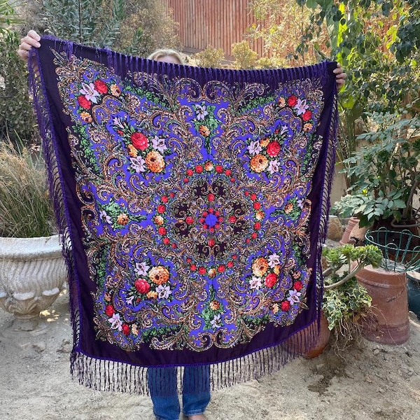 Pañuelo portugués grande, morado, lavanda, rosa, rojo, verde, amarillo, rosa, rosas lavanda, pañuelo de rosas, pañuelo con flecos, dorado, broche de libélula