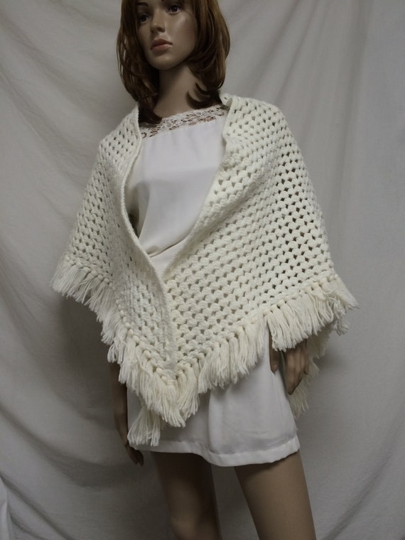 Knit shawl,white, knit wrap, shawl ,fringed