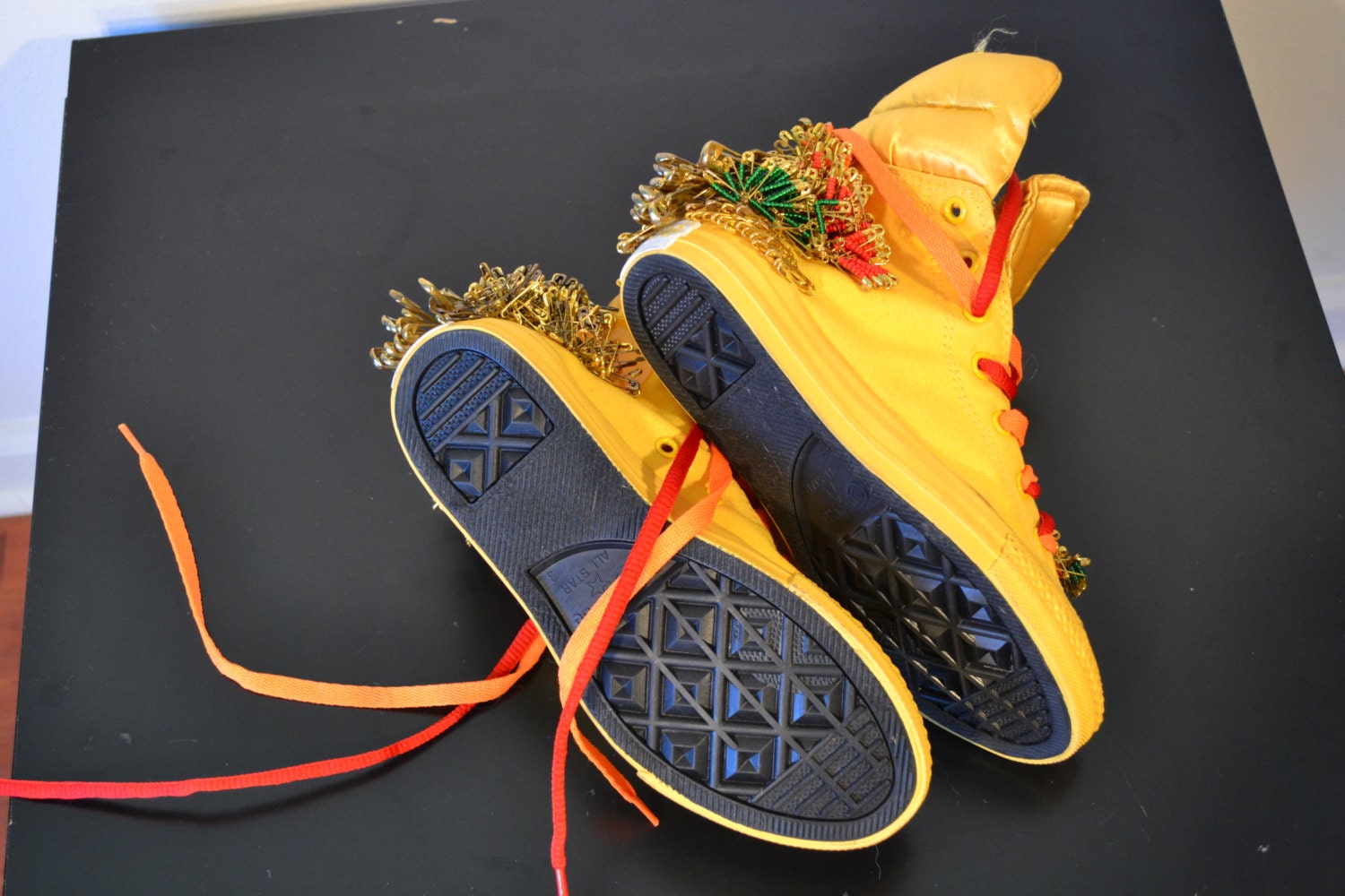 スニーカー Golden  High-Top Sneakers With Contrasting Star Detail GOLDREDANDBLUETRUMPSHOES-