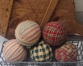 Homespun Fabric Christmas Rag Balls, Primitive Rustic Bowl Fillers (Set of 5)