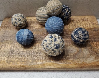 Bolas de trapo de tela hechas a mano, relleno de cuenco primitivo, estilo rústico, floral, beige, azul, neutro, estilo rural.