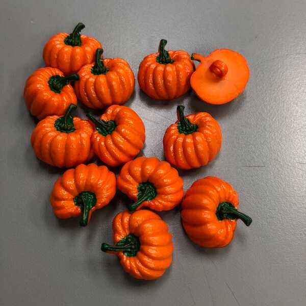 One Package (12 Buttons) "Pumpkins" Vintage Nylon Shank Buttons C3914 Size is 36 or 7/8" or 23mm