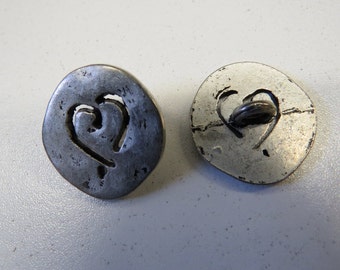 1 dozen(1 package)Vintage "Broken Heart" Engraved Ant. Silver Metal Shank Buttons - A430 Size is 32L or 51/64" or 20mm