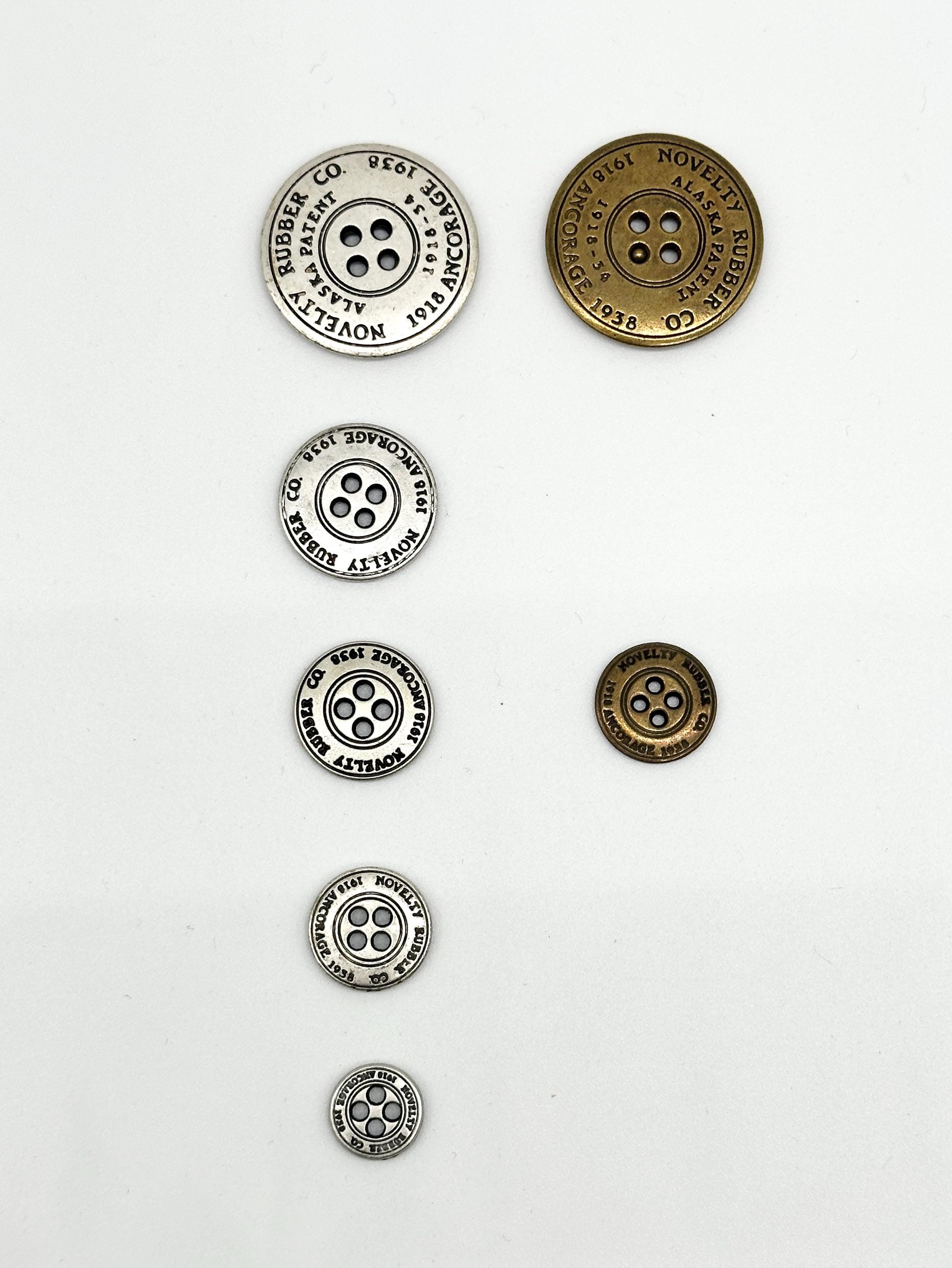 ヴィンテージ 4 穴 衣類ボタン | 「Novelty Rubber Co