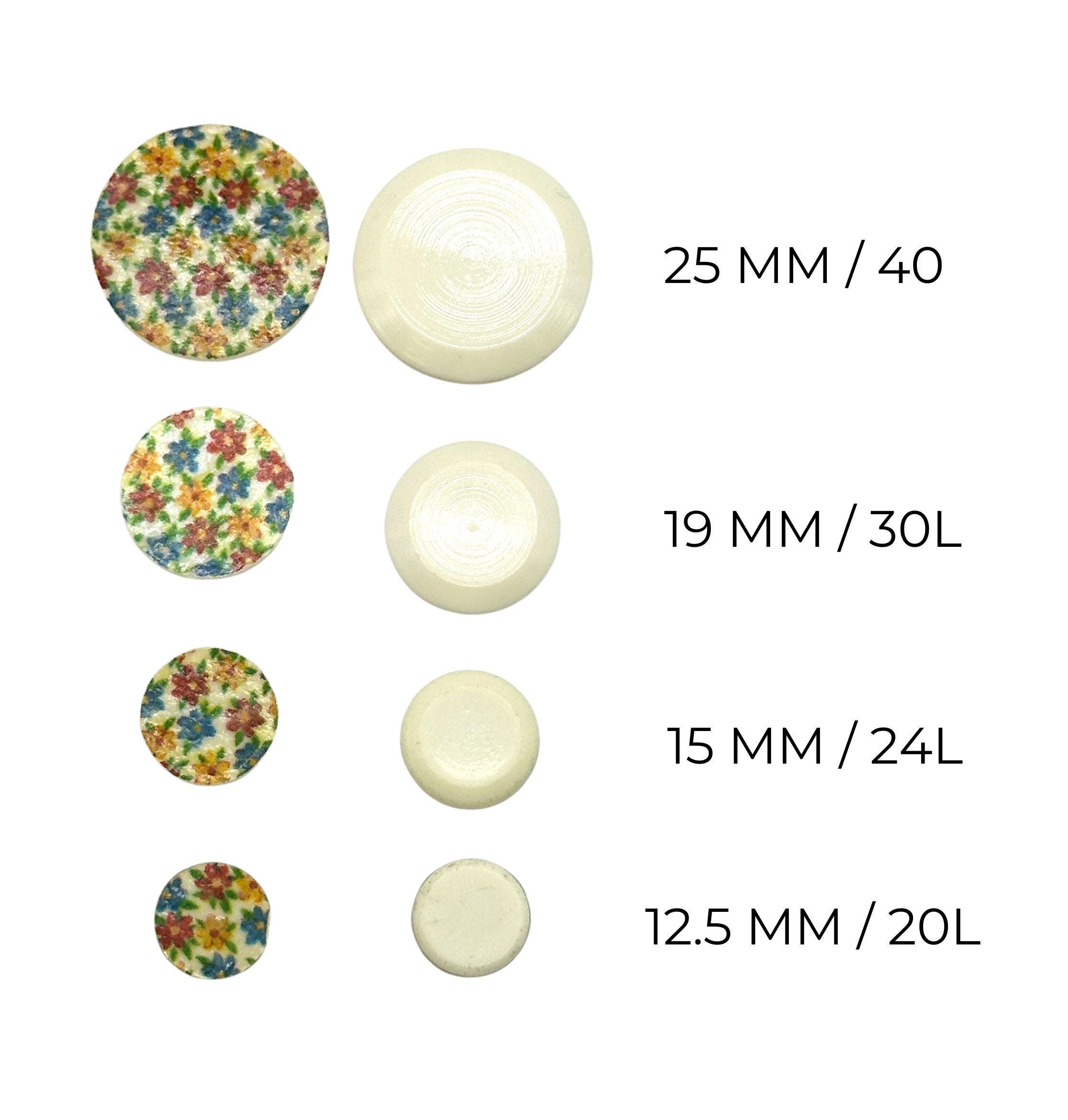 NBEADS 100 Pcs Bouton Recouvert De Tissu, 1cm Tissu Blanc Boutons à Tige En Métal 1 Trous Boutons à Couture Pour Vêtements Scrapbooking Décor