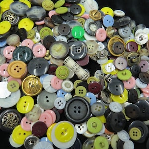 One Bag (5"X8") 200 Grams  Assorted  Vintage  Buttons (Style Assort.#1)