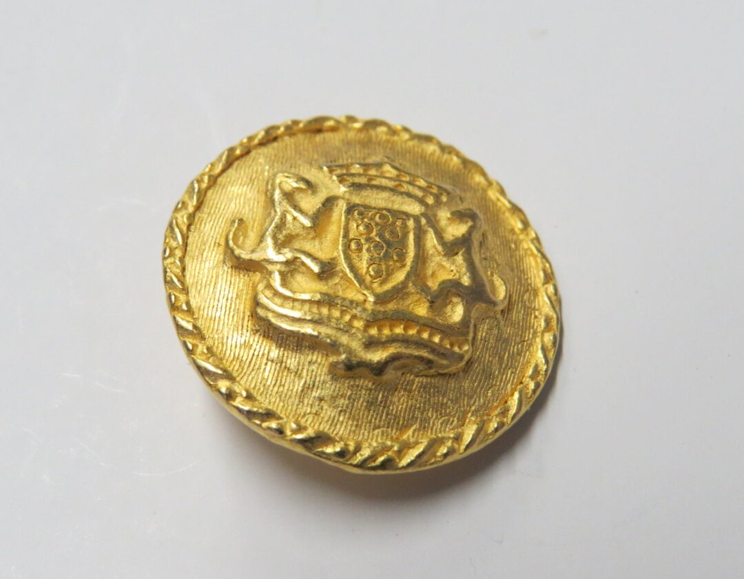 6 Buttons1 Package Vintage coat of Arms Solid Metal Shank Buttons K3706 Matte Gold Color size is
