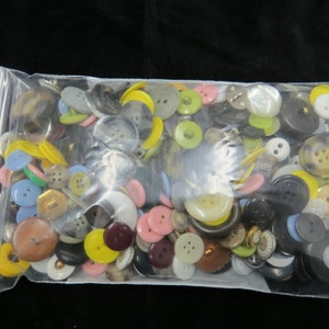 1 Bag 5"X8" (200 Grams) Approximately 250 to 350 Assorted Vintage Buttons (Style Assort. #1)