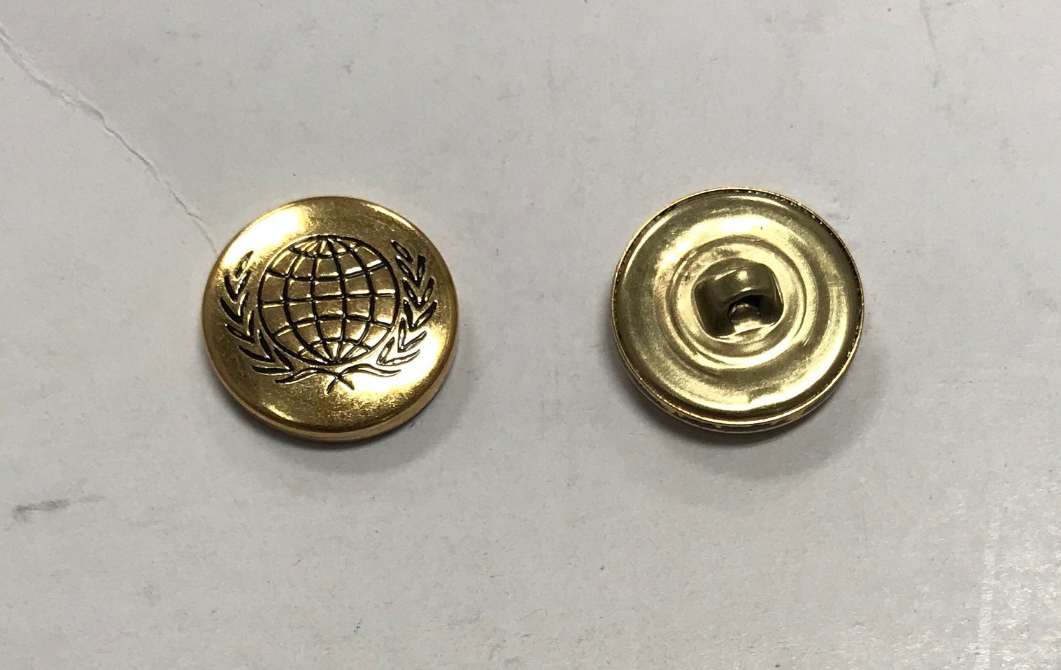 12 Vintage Globe Olive Leaf Shank Buttons: Antique Gold Metal, 20mm